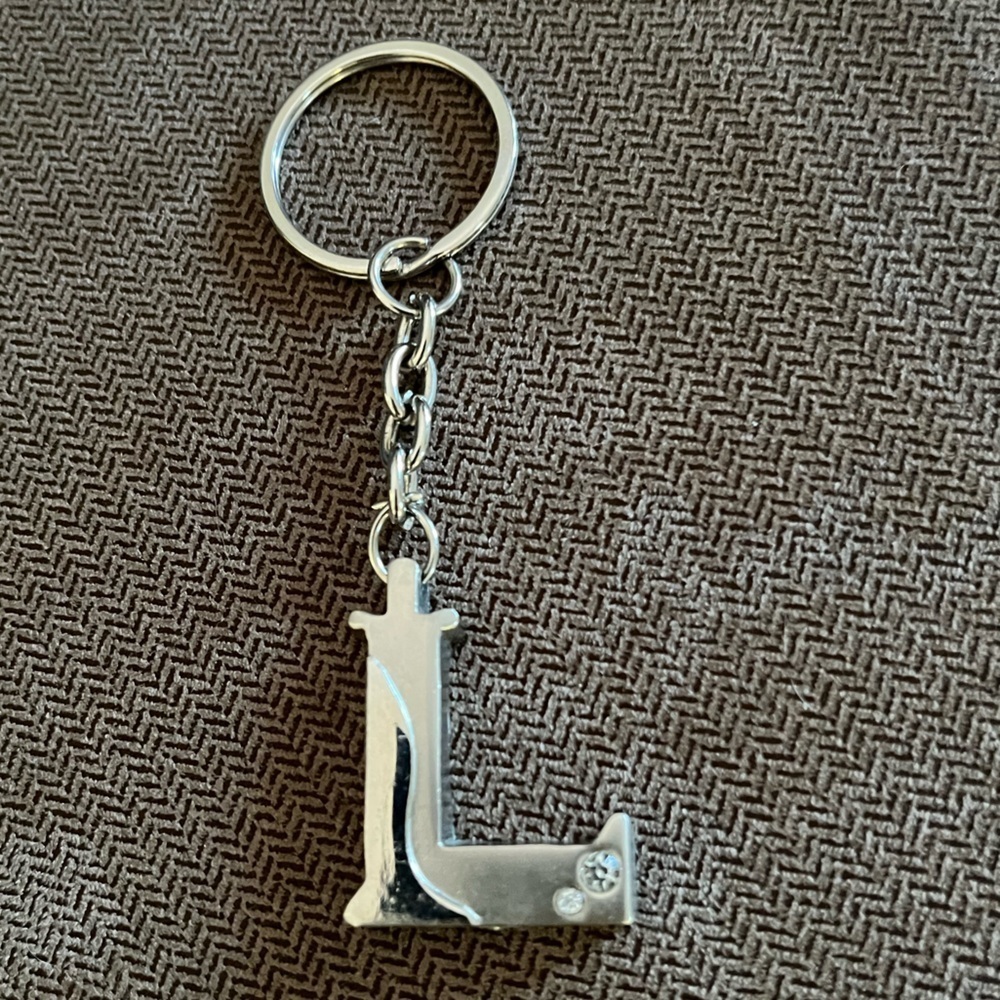 Silver Initial 'L' Keychain - Picture 4 of 11